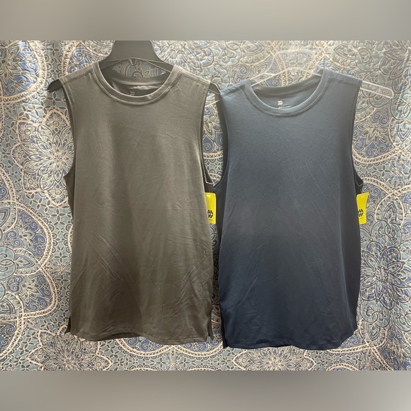 Tank top bundle - Picture 2 of 12